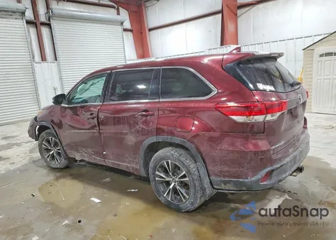 2018 Toyota Highlander Le z USA, uszkodzony, nr VIN 5TDBZRFH9JS888052